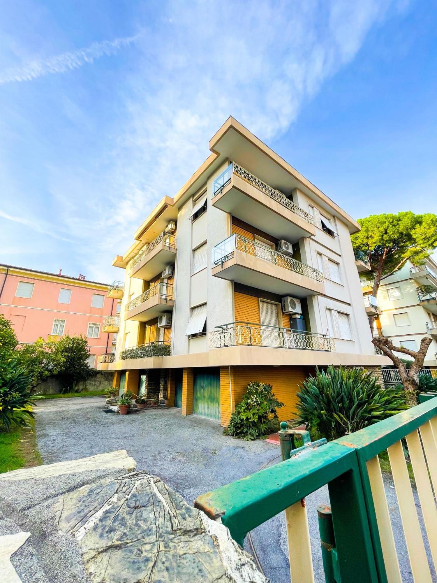 Casa Rosetta Apartment - Centrale - Parcheggio Privato - 200M Dal Mare Bordighera Exterior photo