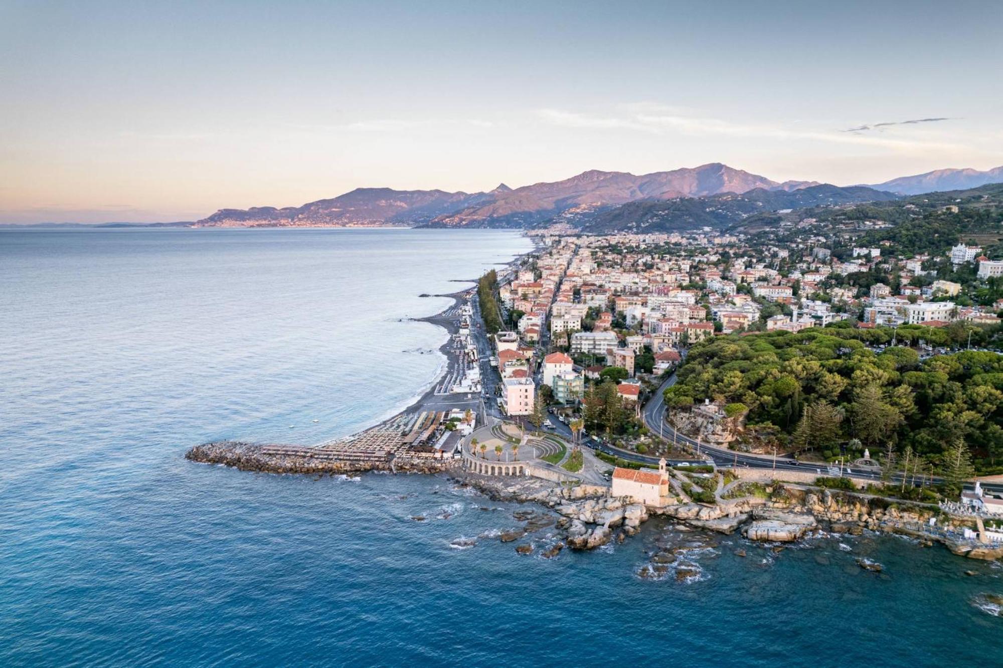 Casa Rosetta Apartment - Centrale - Parcheggio Privato - 200M Dal Mare Bordighera Exterior photo